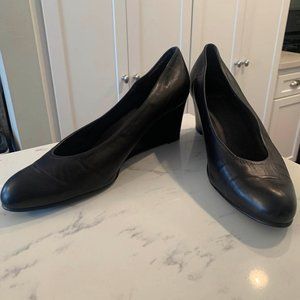 Stuart Weitzman-Black Leather Wedge Heels- Sz 9